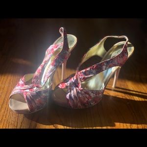 Floral print satin heels